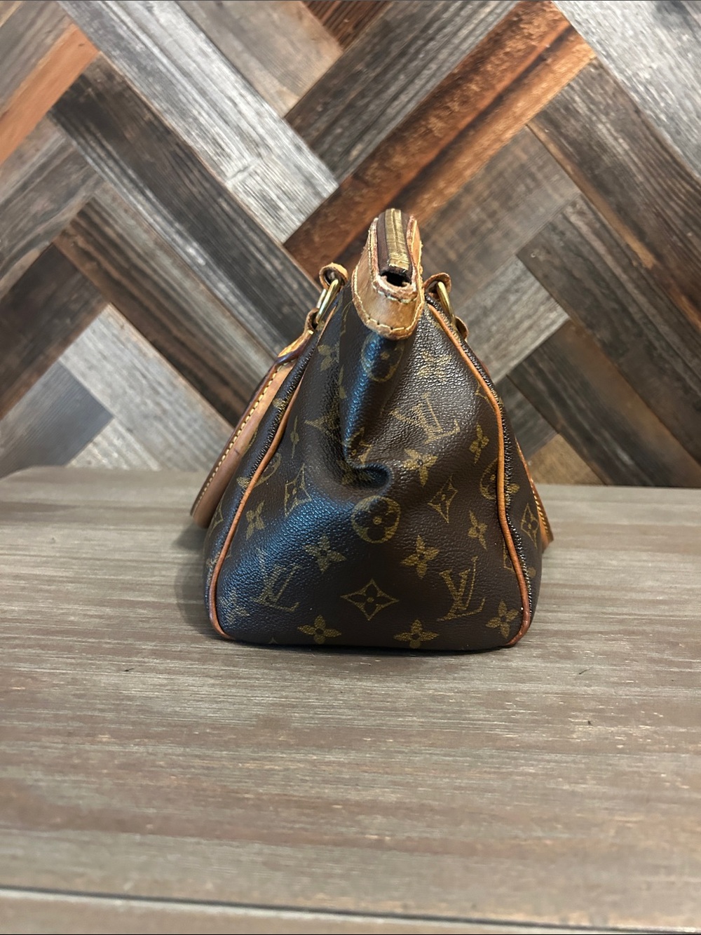 Louis Vuitton Tivoli PM Handbag - Picture 4 of 8
